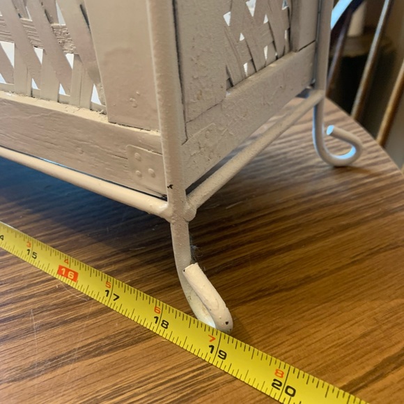 Metal / wood footed basket - - Picture 11 of 15